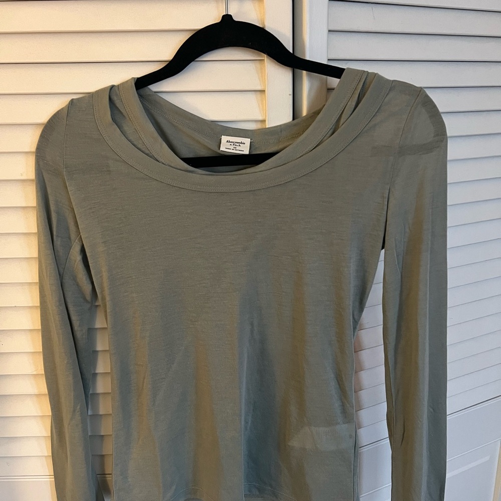Women's Green Long Sleeve Top